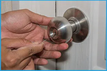 Lock Locksmith Services San Diego, CA 619-215-9045 - 14-unlock-door